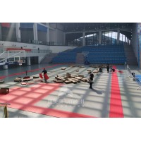 佛山工廠軟塑拼裝地板中山懸浮地板施工廣州球場(chǎng)劃線